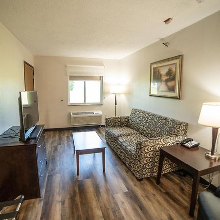 Quality Inn & Suites Watertown Near Prairie Lakes Ice Arena Dış mekan fotoğraf