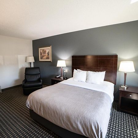 Quality Inn & Suites Watertown Near Prairie Lakes Ice Arena Dış mekan fotoğraf