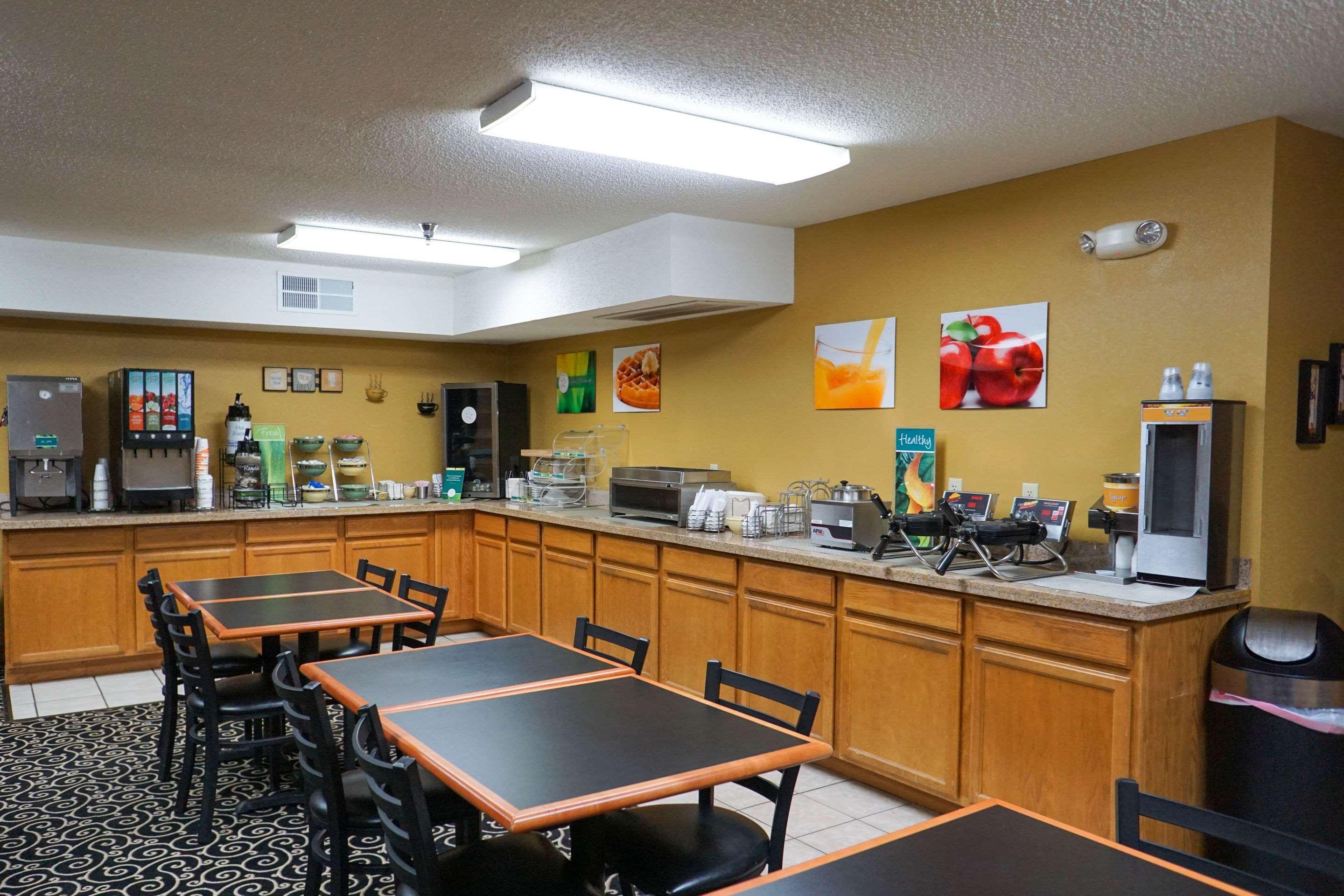 Quality Inn & Suites Watertown Near Prairie Lakes Ice Arena Dış mekan fotoğraf