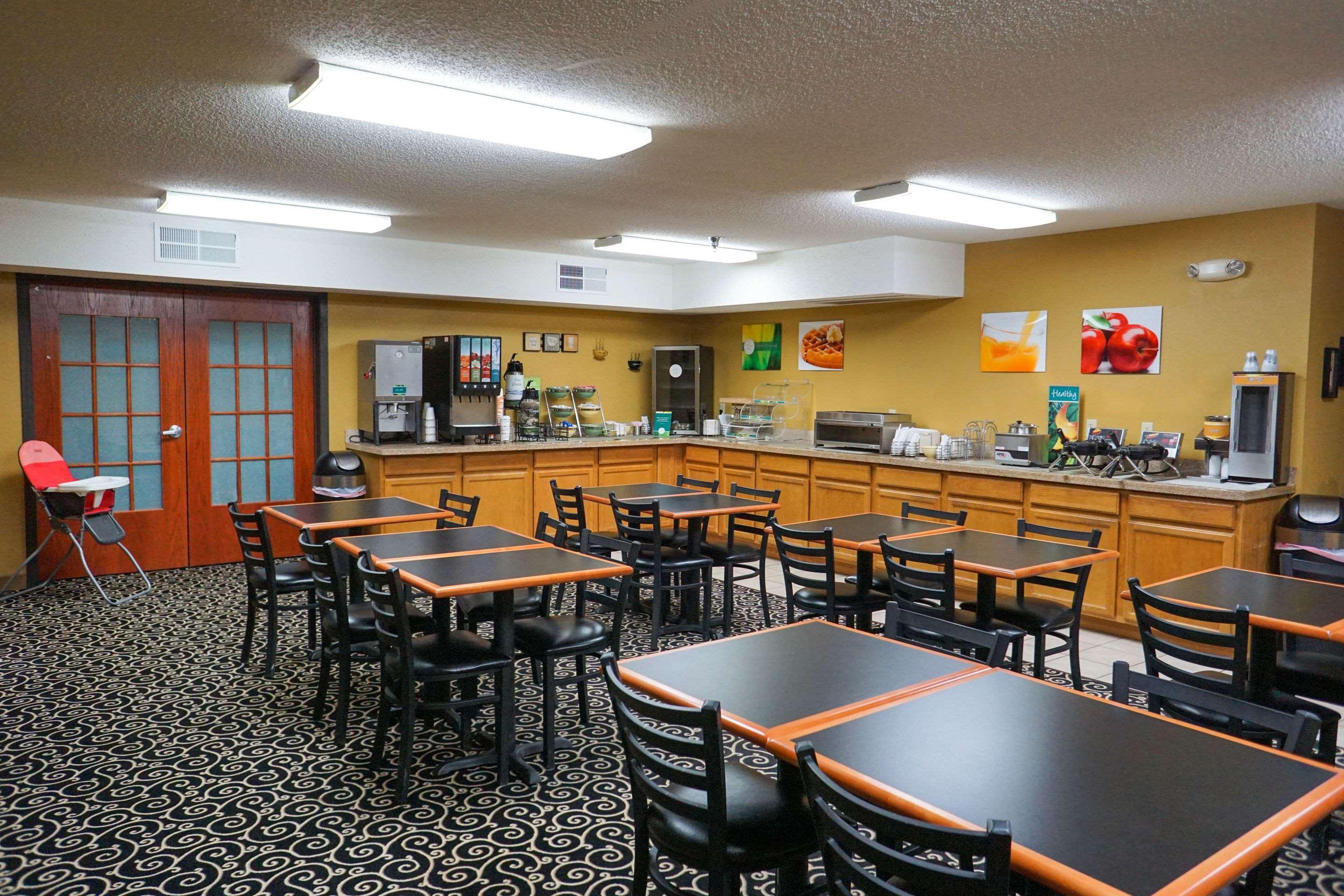 Quality Inn & Suites Watertown Near Prairie Lakes Ice Arena Dış mekan fotoğraf