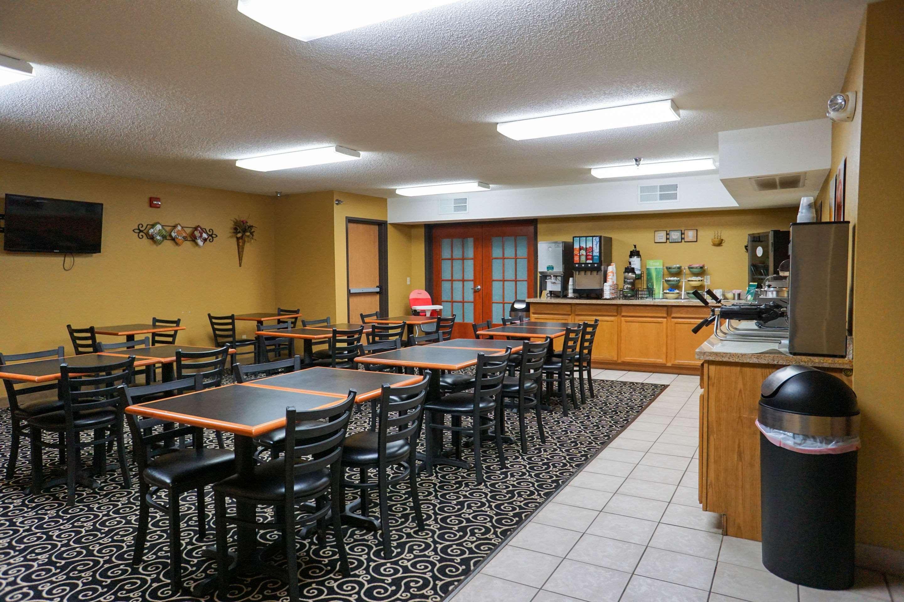 Quality Inn & Suites Watertown Near Prairie Lakes Ice Arena Dış mekan fotoğraf