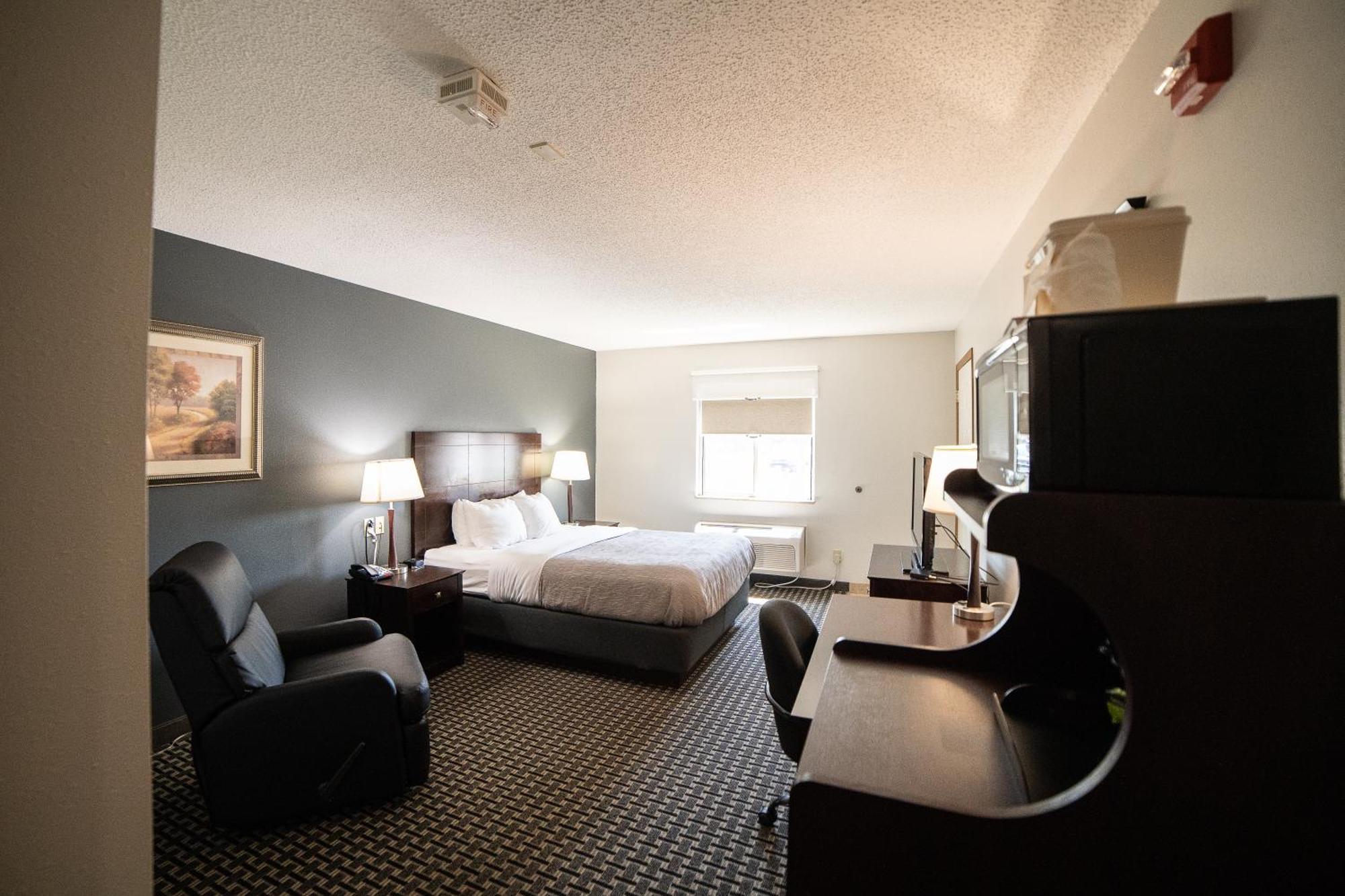 Quality Inn & Suites Watertown Near Prairie Lakes Ice Arena Dış mekan fotoğraf