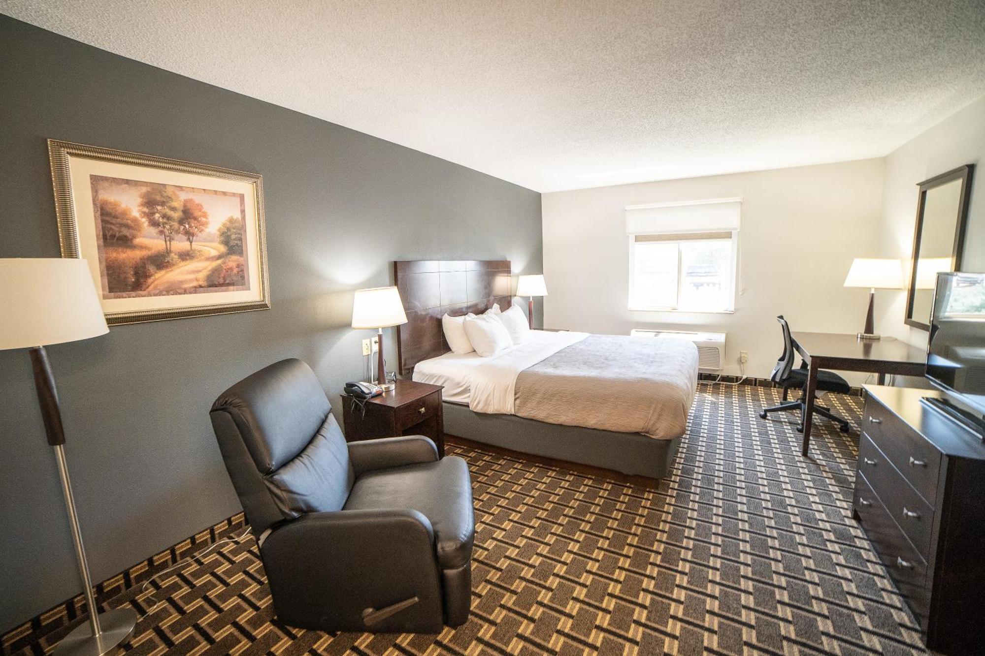 Quality Inn & Suites Watertown Near Prairie Lakes Ice Arena Dış mekan fotoğraf