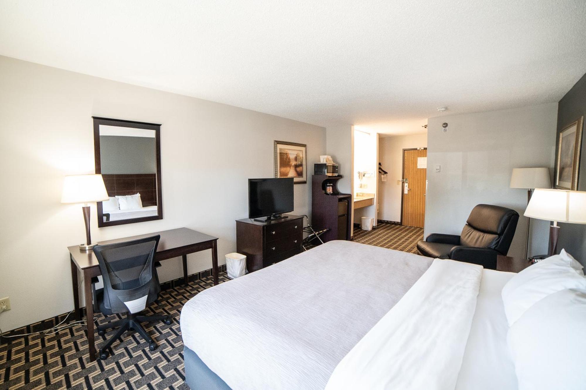 Quality Inn & Suites Watertown Near Prairie Lakes Ice Arena Dış mekan fotoğraf