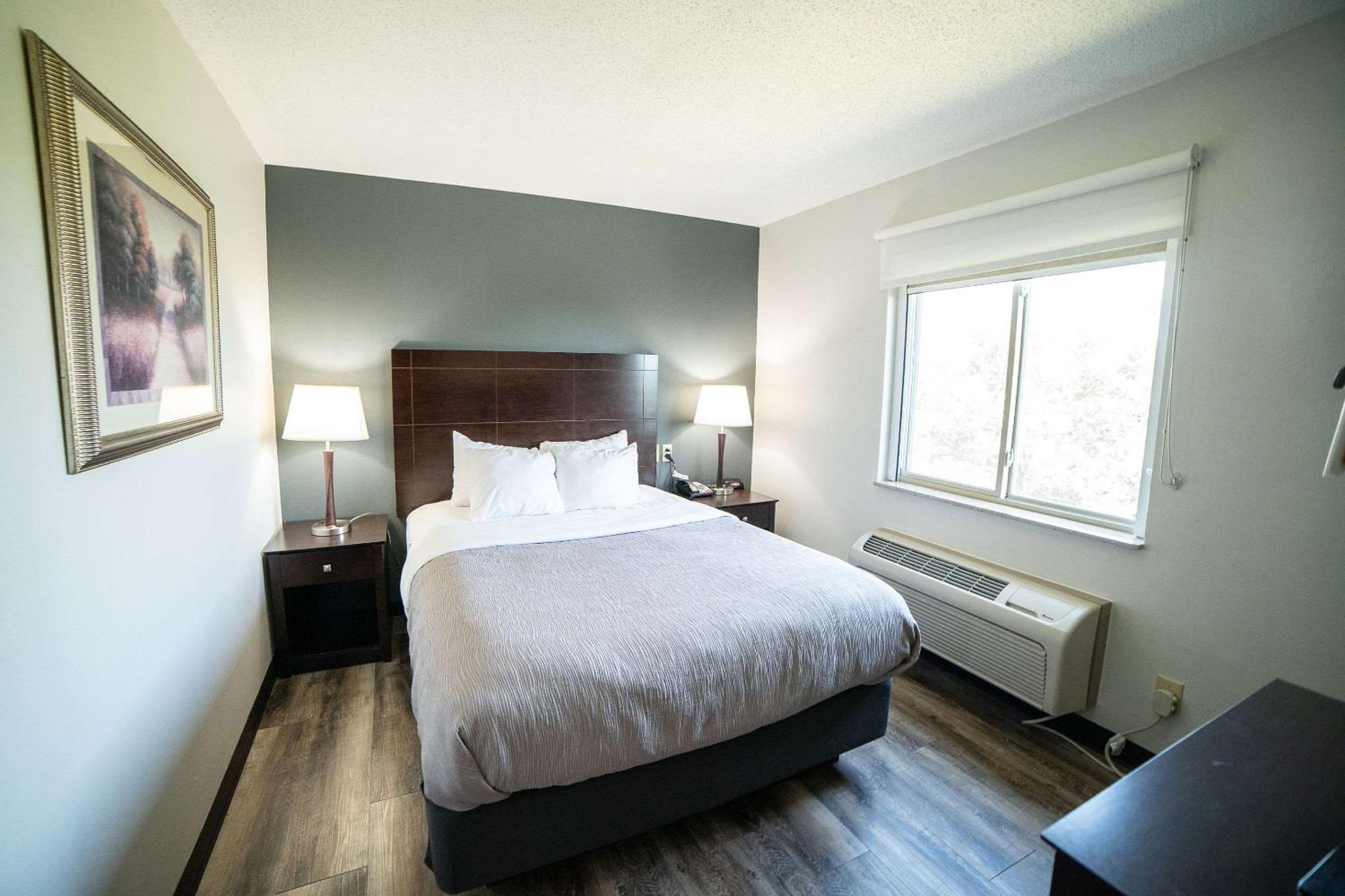 Quality Inn & Suites Watertown Near Prairie Lakes Ice Arena Dış mekan fotoğraf