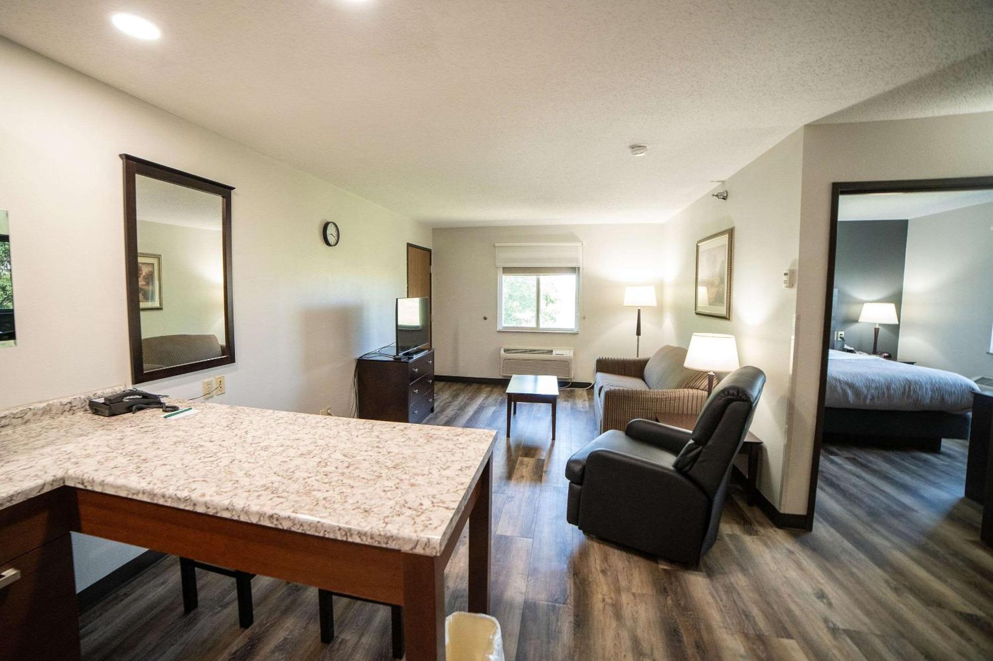Quality Inn & Suites Watertown Near Prairie Lakes Ice Arena Dış mekan fotoğraf