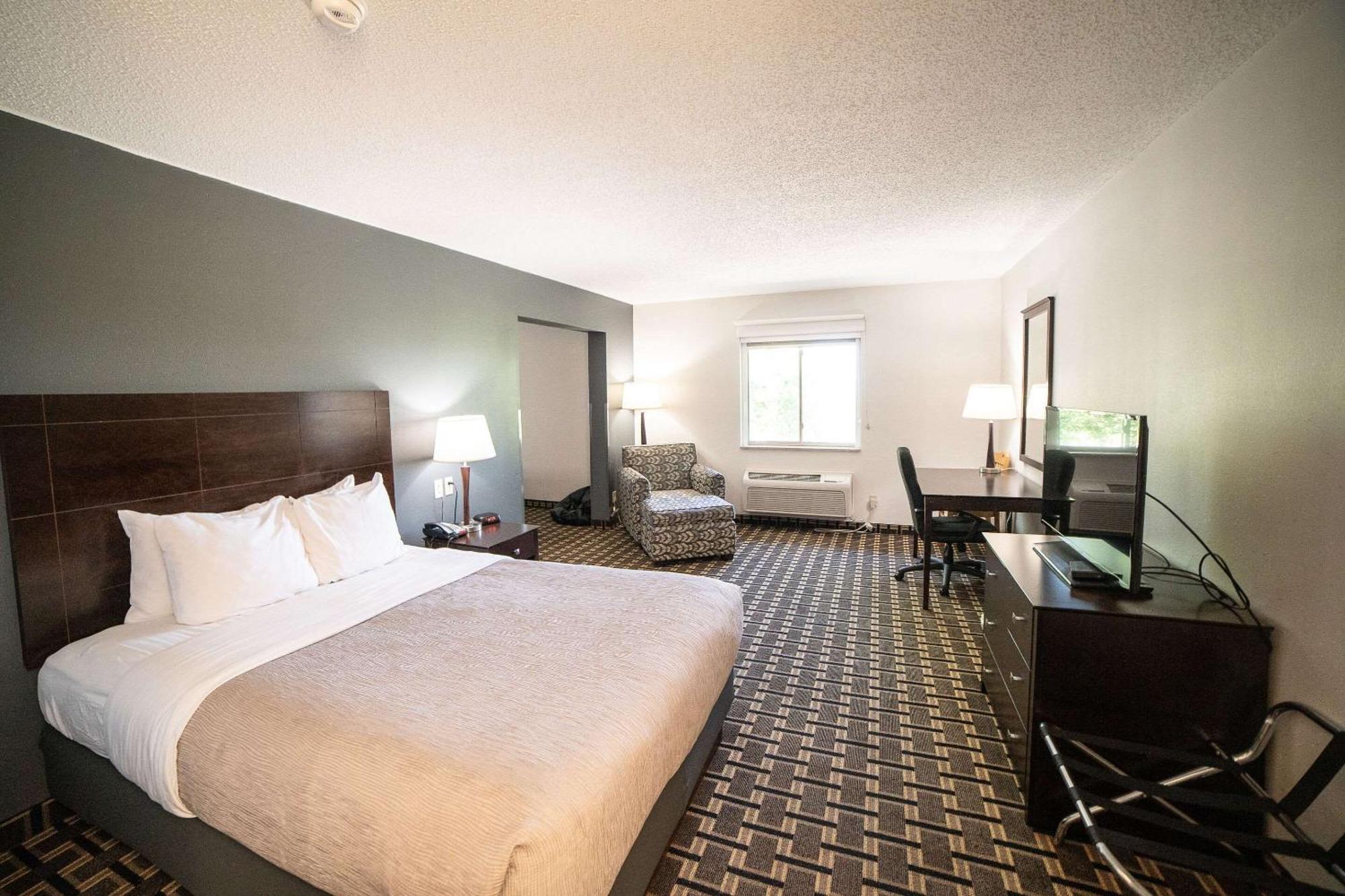 Quality Inn & Suites Watertown Near Prairie Lakes Ice Arena Dış mekan fotoğraf