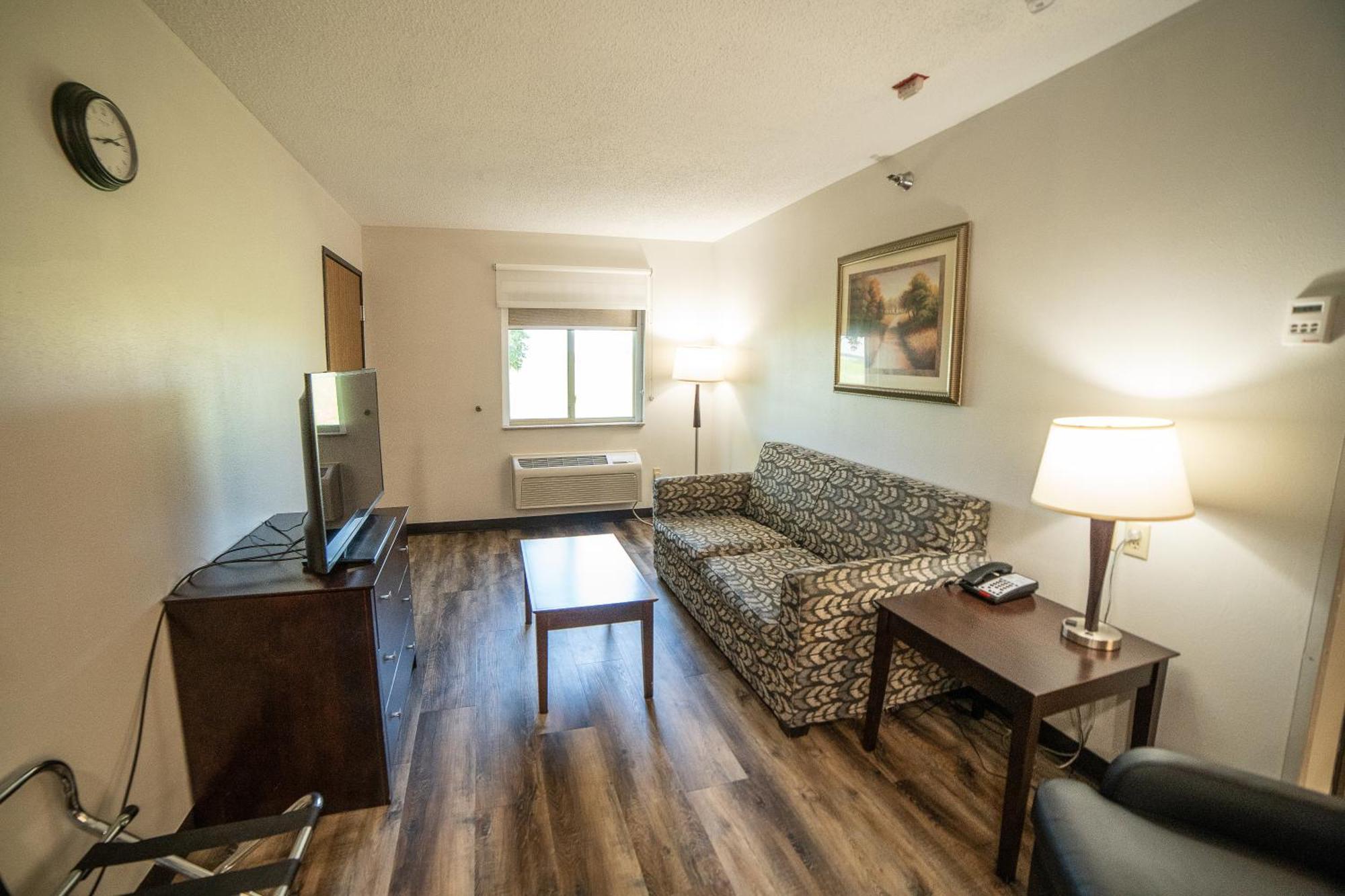 Quality Inn & Suites Watertown Near Prairie Lakes Ice Arena Dış mekan fotoğraf