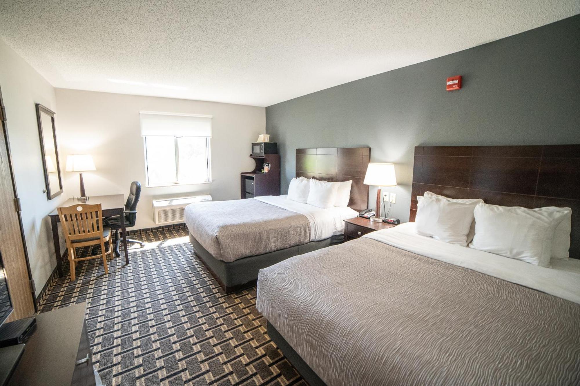 Quality Inn & Suites Watertown Near Prairie Lakes Ice Arena Dış mekan fotoğraf