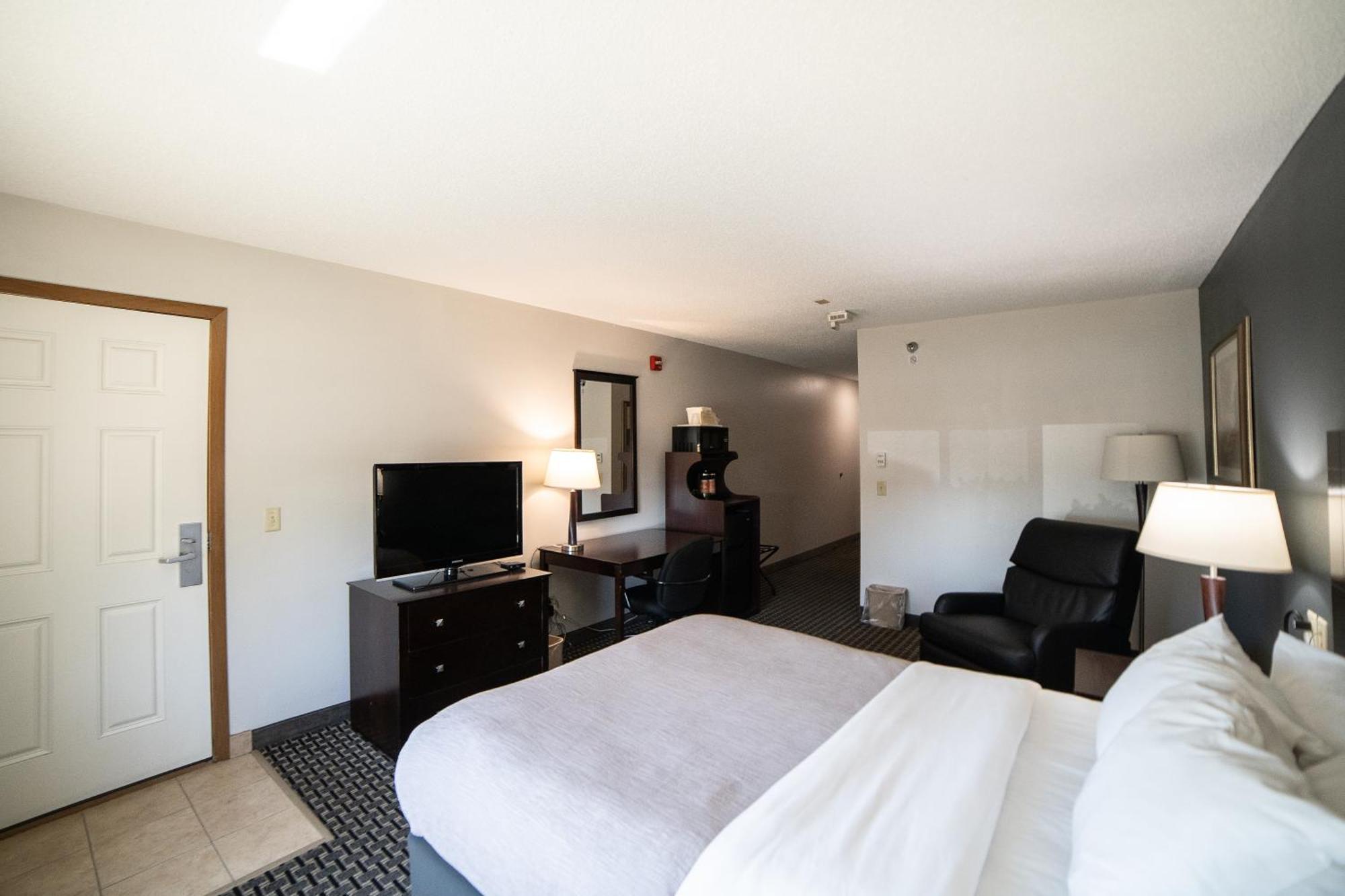 Quality Inn & Suites Watertown Near Prairie Lakes Ice Arena Dış mekan fotoğraf