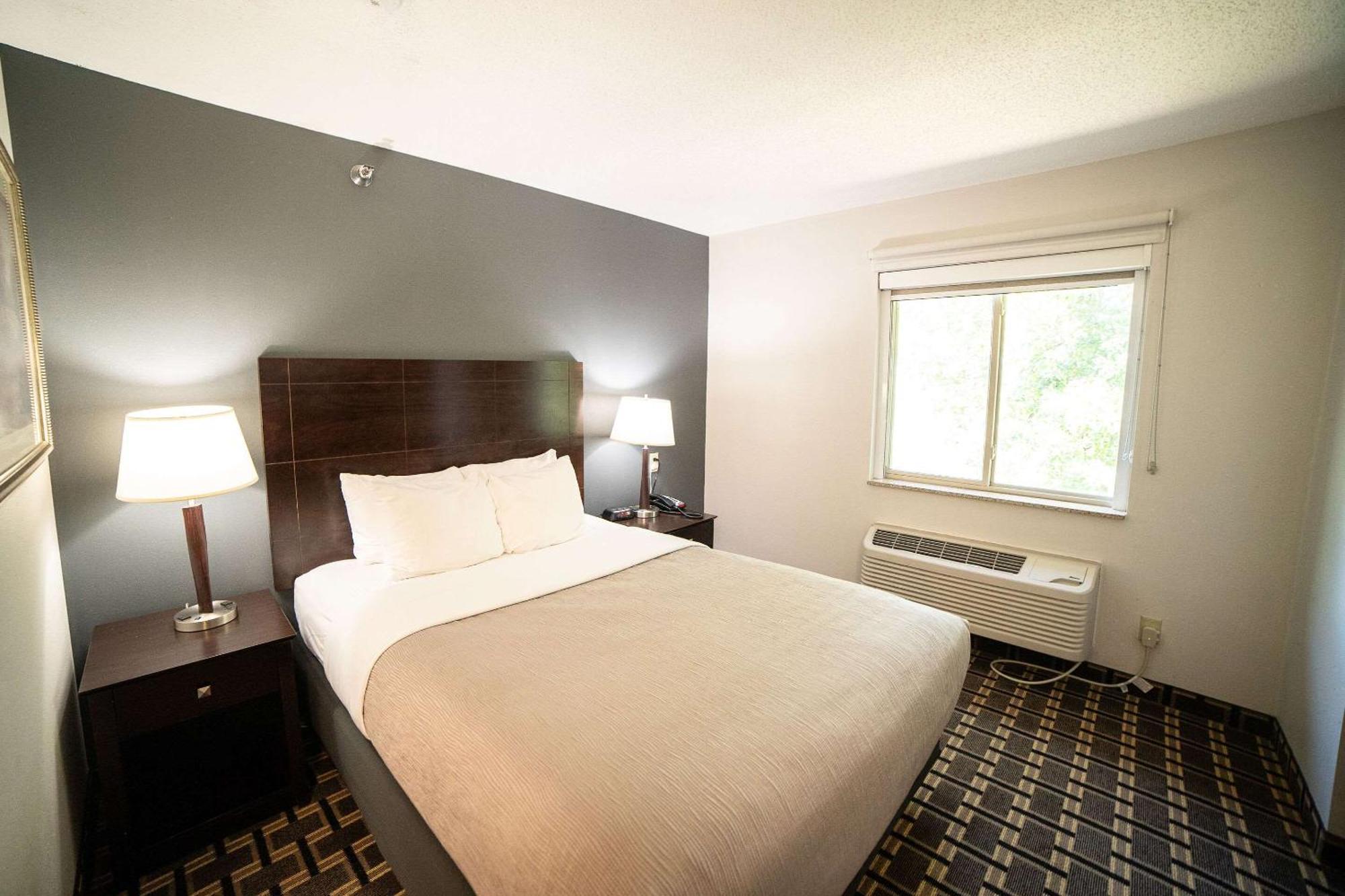 Quality Inn & Suites Watertown Near Prairie Lakes Ice Arena Dış mekan fotoğraf