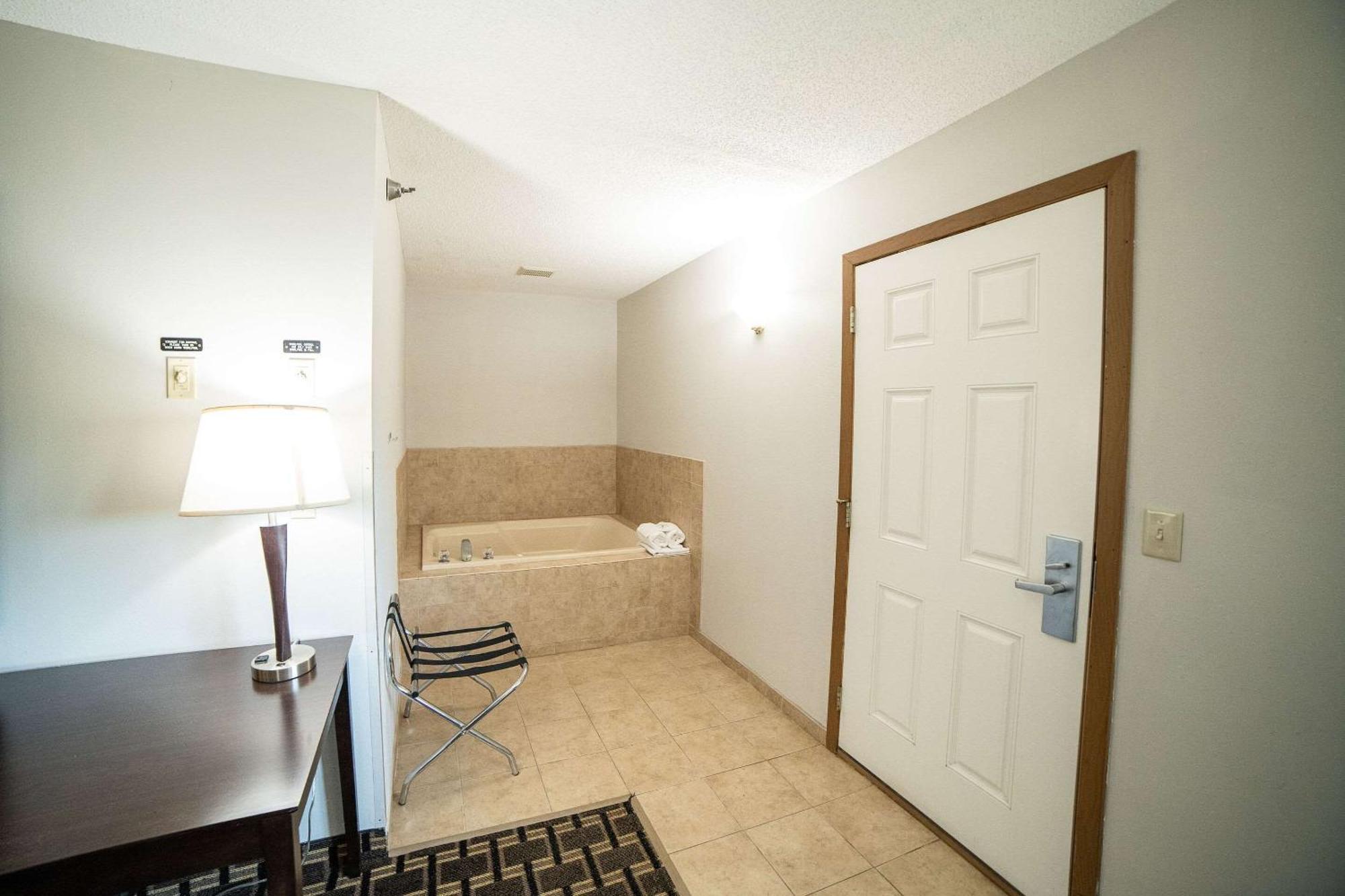 Quality Inn & Suites Watertown Near Prairie Lakes Ice Arena Dış mekan fotoğraf