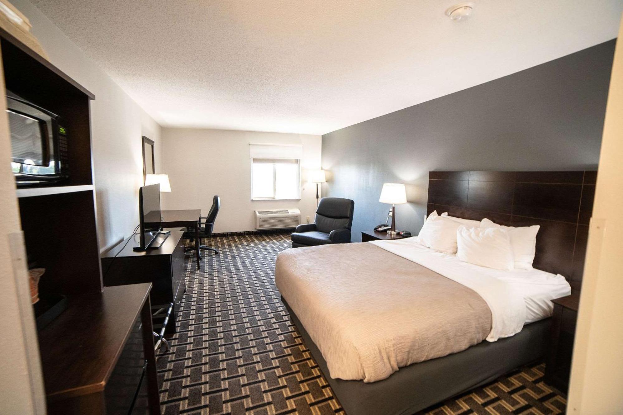 Quality Inn & Suites Watertown Near Prairie Lakes Ice Arena Dış mekan fotoğraf