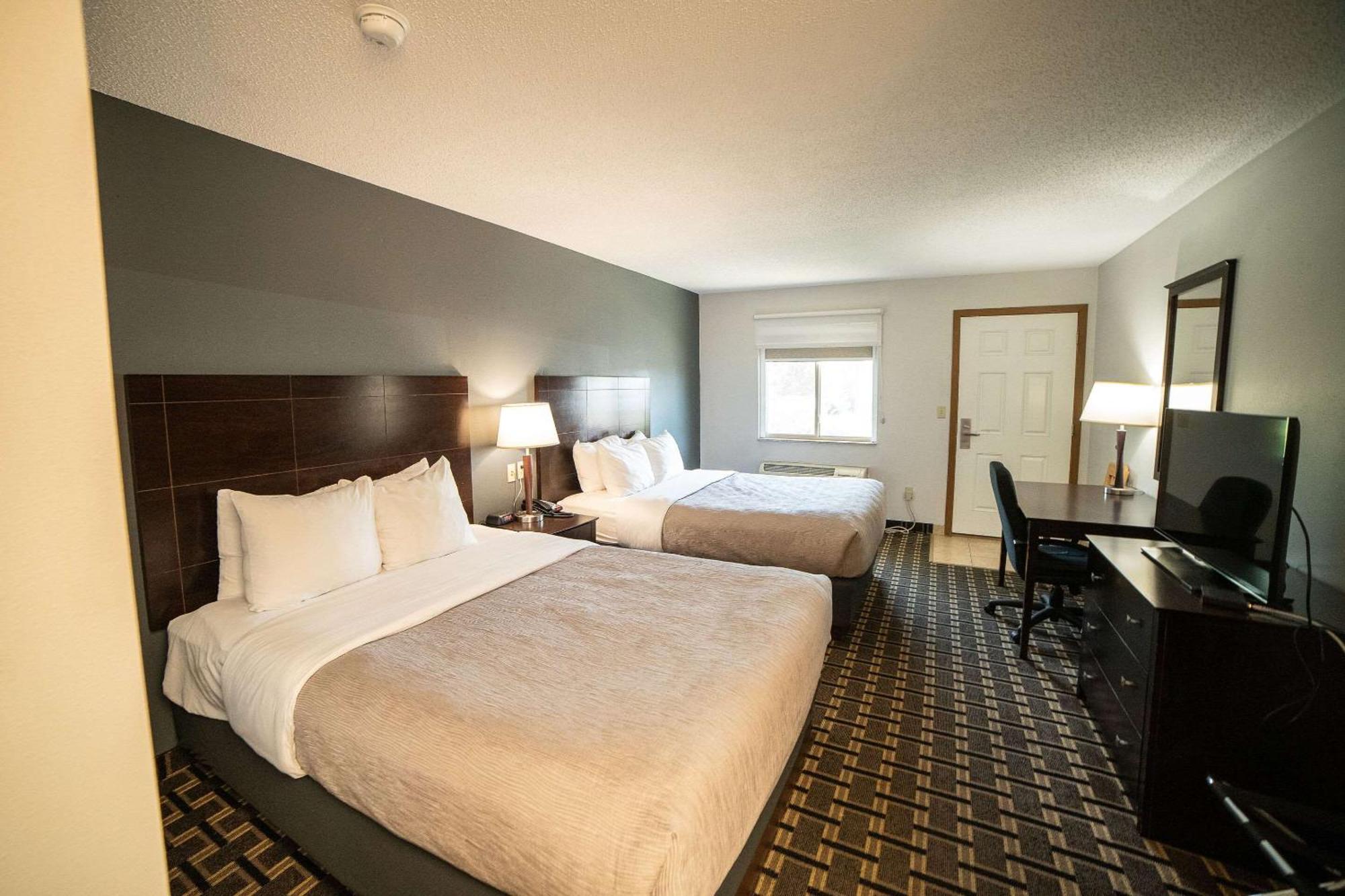 Quality Inn & Suites Watertown Near Prairie Lakes Ice Arena Dış mekan fotoğraf